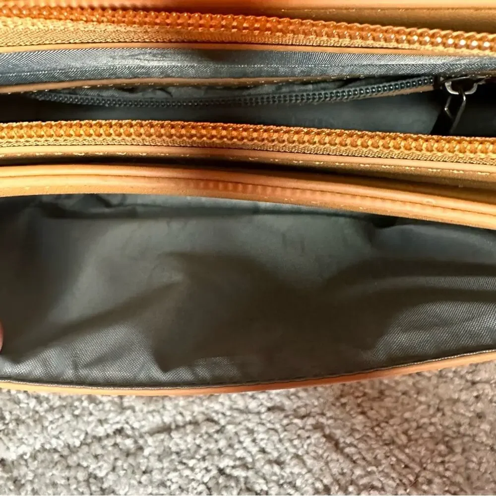 (NWOT) Pixie Mood - The Zoe Crossbody Vegan Leather Bag, Honey Zip Closure